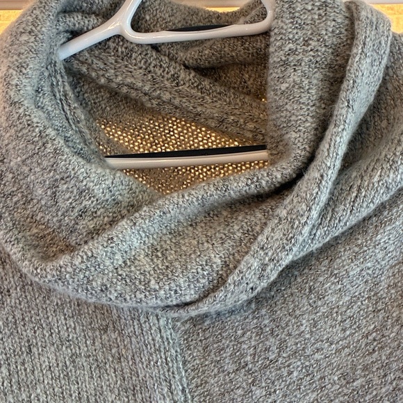 G.H. Bass shawl poncho - Picture 2 of 3